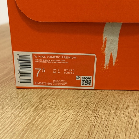 Nike Women's Neon Pink Platform Running Shoes with Black Swoosh - Picture 7 of 8